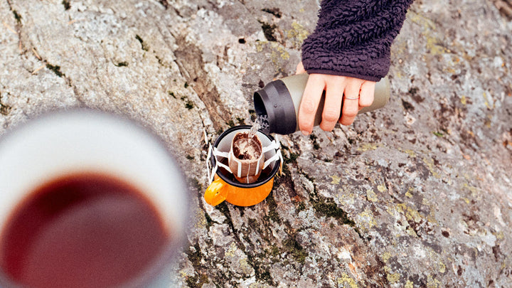 Brygga kaffe utomhus